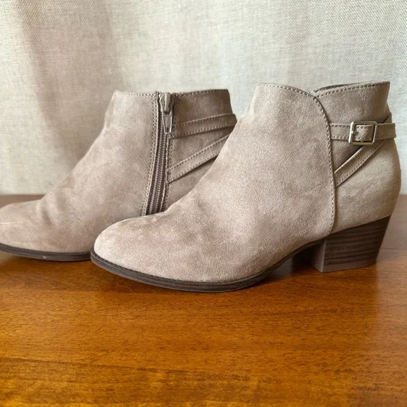 Old Navy•girl’s suede ankle boots•size 3•side zipper•brown/grey/taupe•buckle - Picture 4 of 14